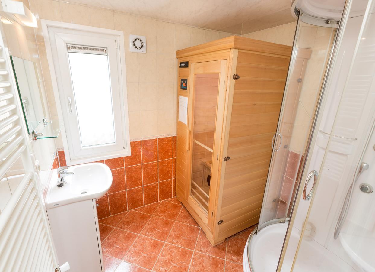 Roompot Recreatiepark De Tolplas Vriezenveen Exteriör bild